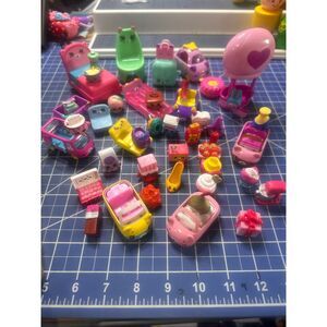 Shopkins miniature figure bundle with cutie cars as shown 209